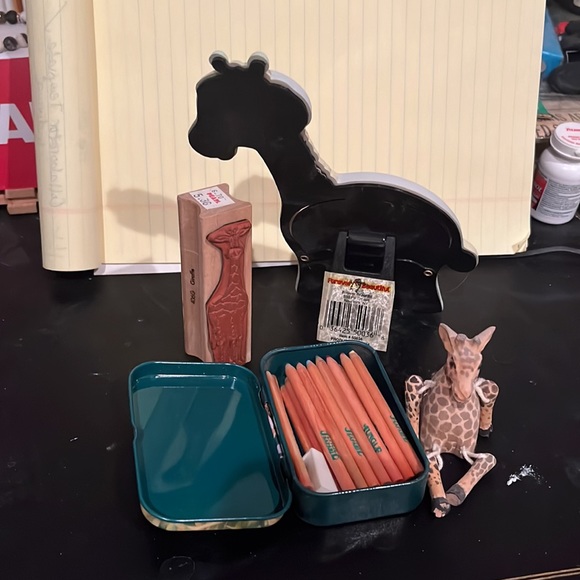 Assorted giraffe items - Picture 2 of 2